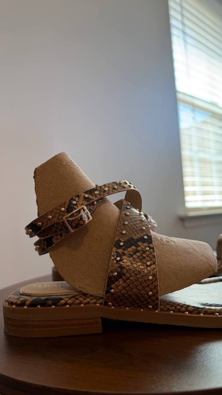 Kenneth Cole Raven Snake Print Studded Sandals 8M Leather Pre‑Owned w/ Box $129