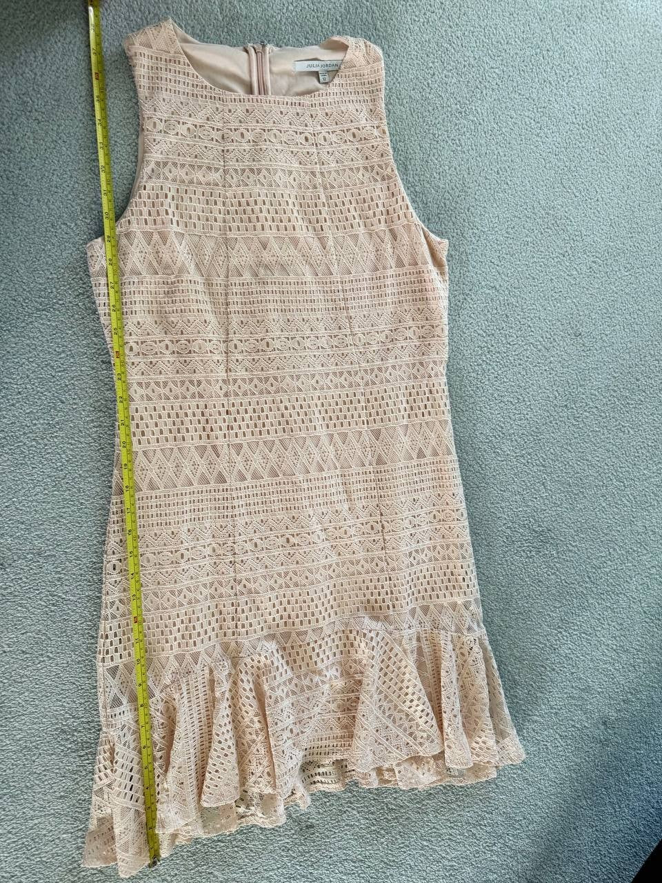 Julia Jordan Beige Lace Sleeveless Dress – Size 12 – Pre-Owned Minor Inner Flaw