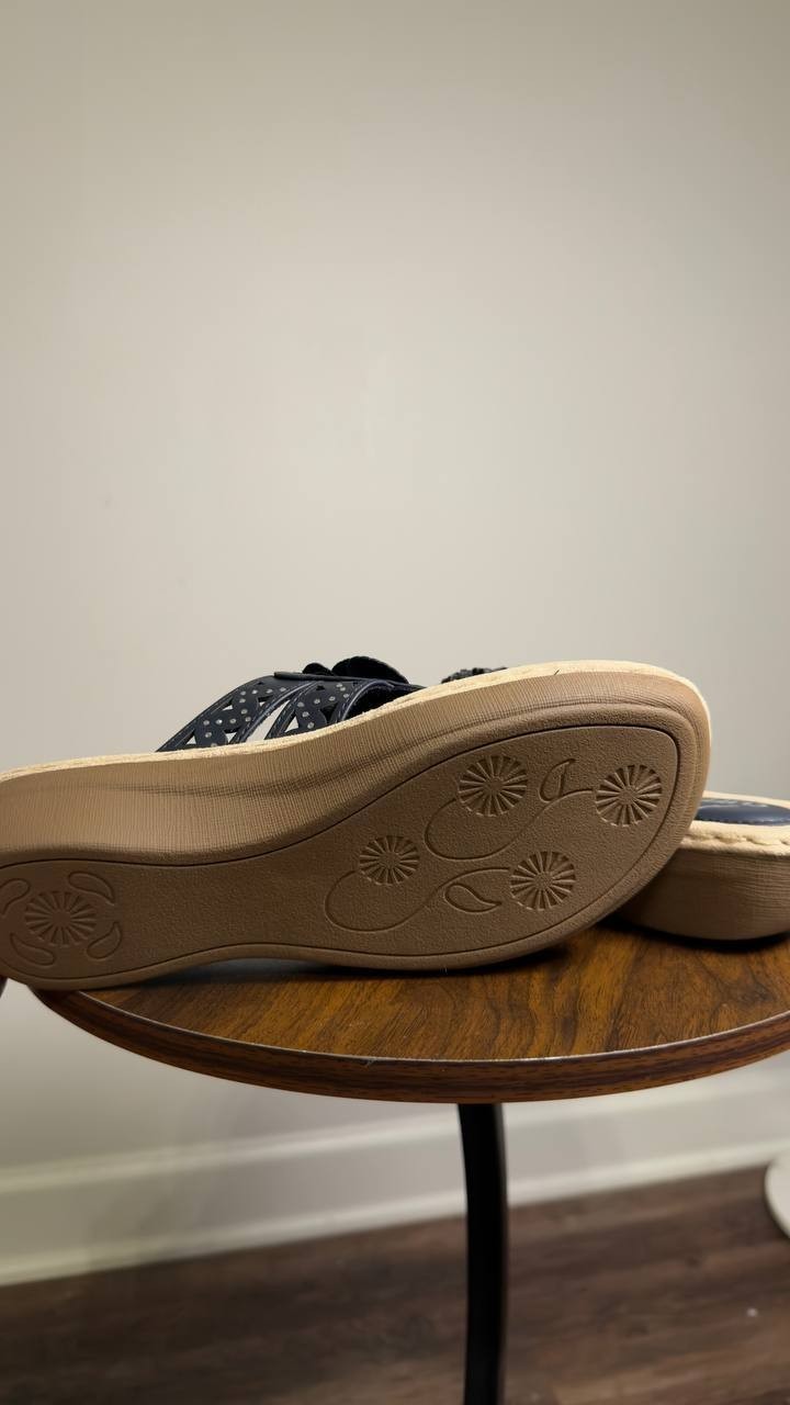 Cliffs by White Mountain  Thong Sandals  Navy  7  New  $59