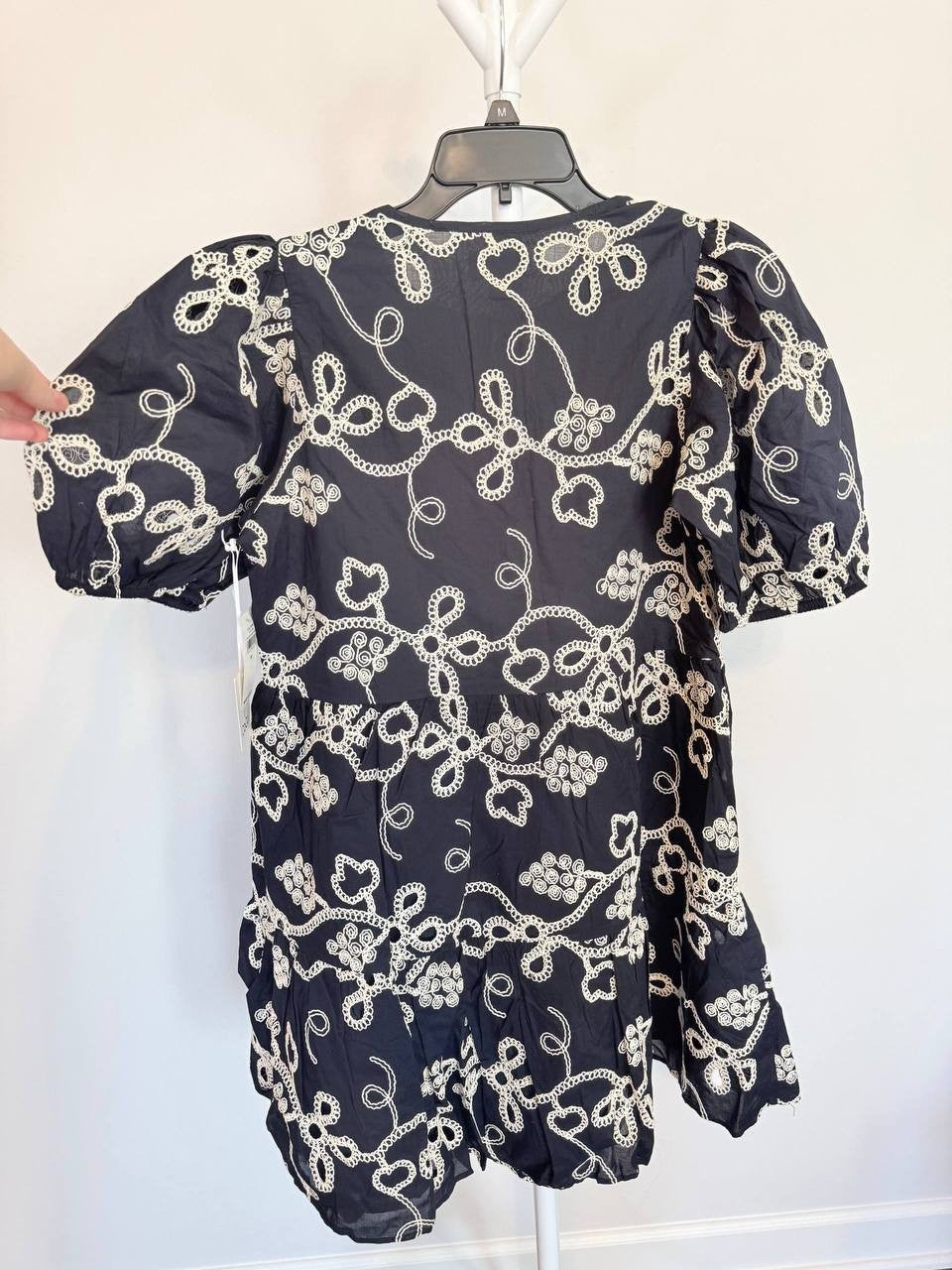 CeCe Floral‑Embroidered V‑Neck Puff‑Sleeve Tiered A‑Line Dress – Size M–NWT–$119