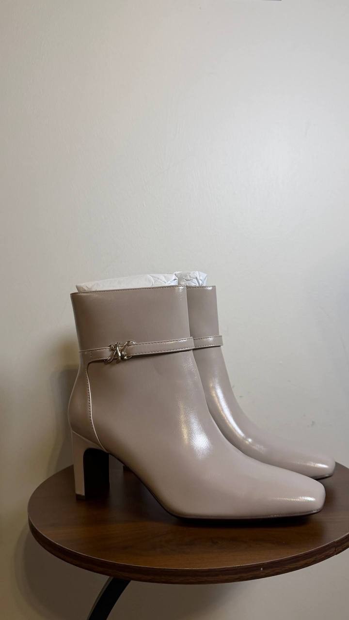Naturalizer Soft Milk Synthetic Ankle Booties 8W New in Box MSRP $160