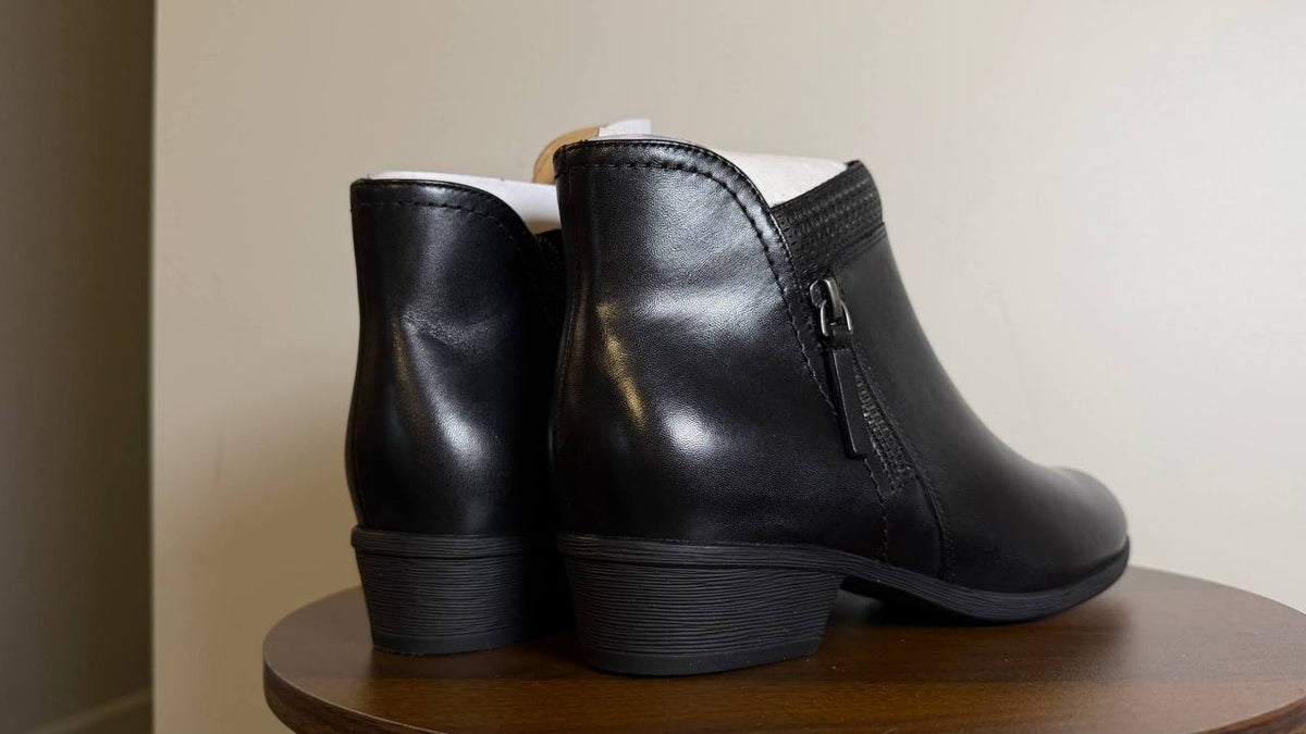 Rockport Carly Booties 7.5M Black Leather Zip Block Heel New in Box