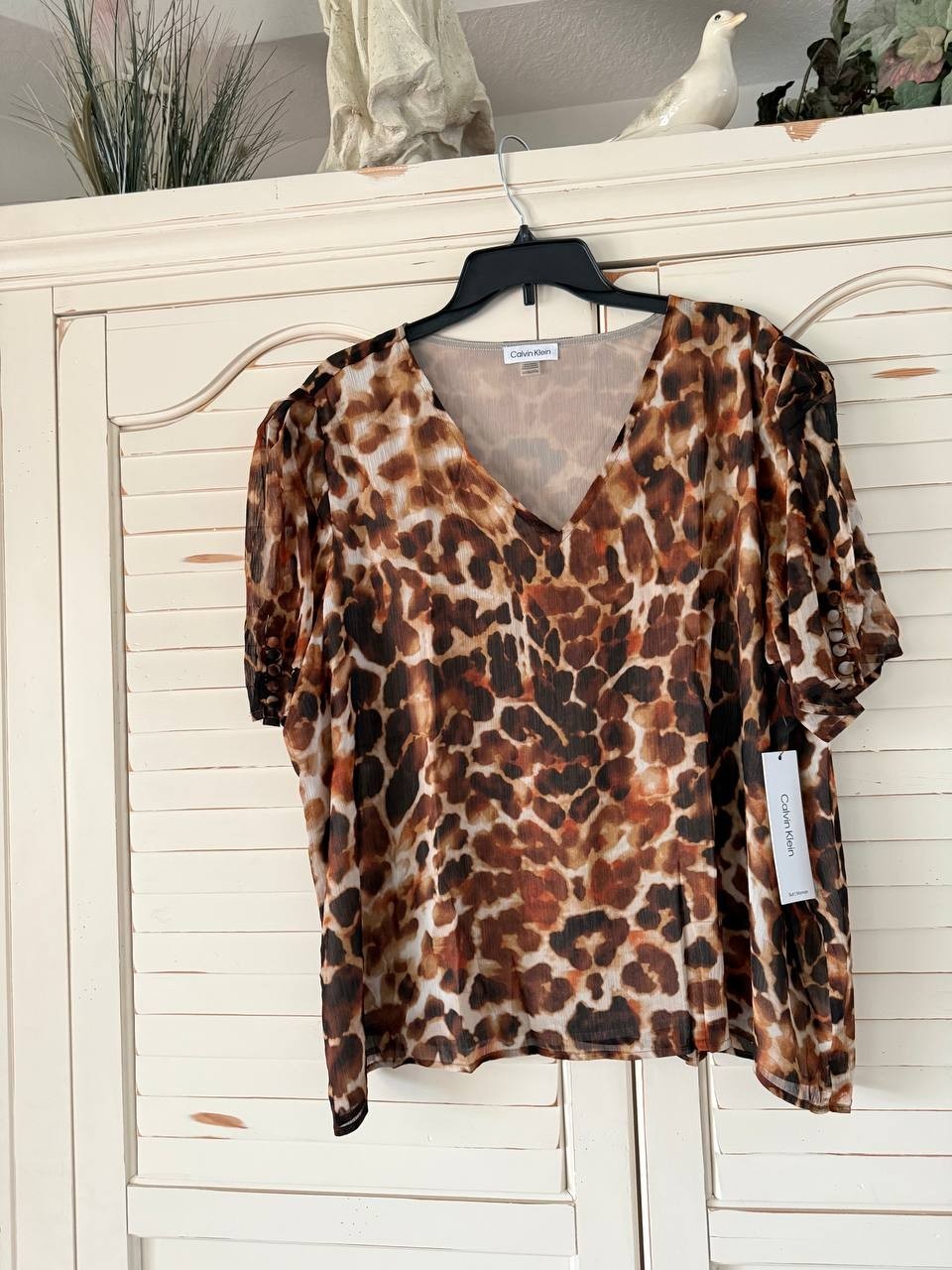 Calvin Klein Animal-Print Top – Size 2X – NWT – V-Neck Short Sleeve