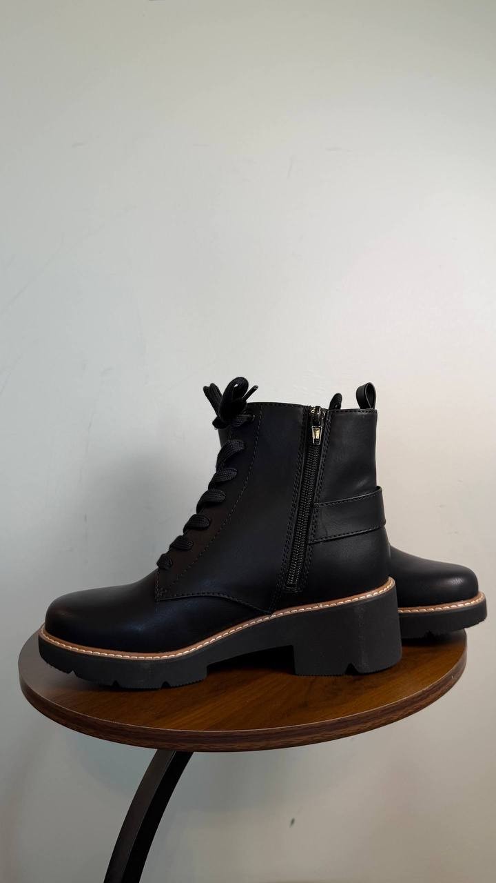 Naturalizer Cabaret Ankle Bootie Black 6W Faux Leather Lug Sole $159 NWB