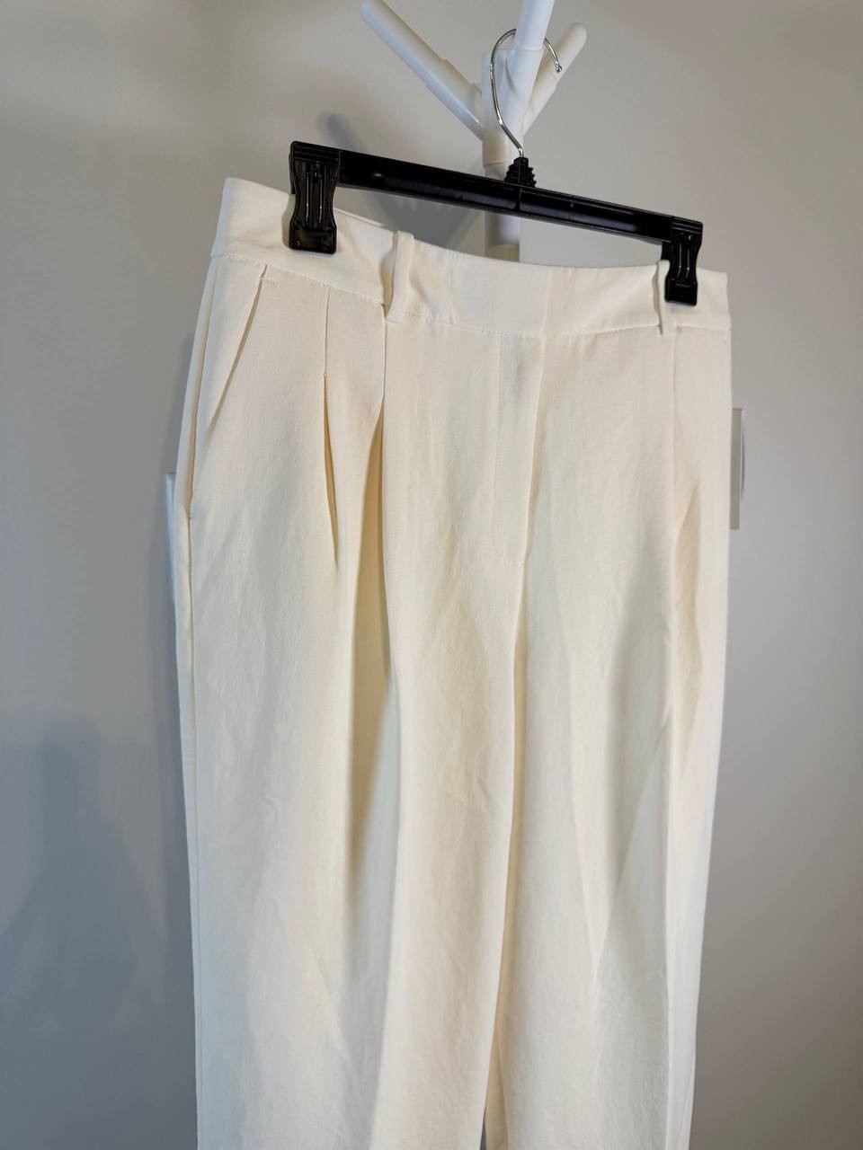 DKNY Pleated Straight‑Leg Cuffed Cropped Pants – Size 10 – NWT – MSRP$99