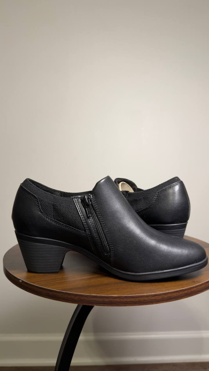 Clarks  Shooties  Black  Leather  8M  New  $105