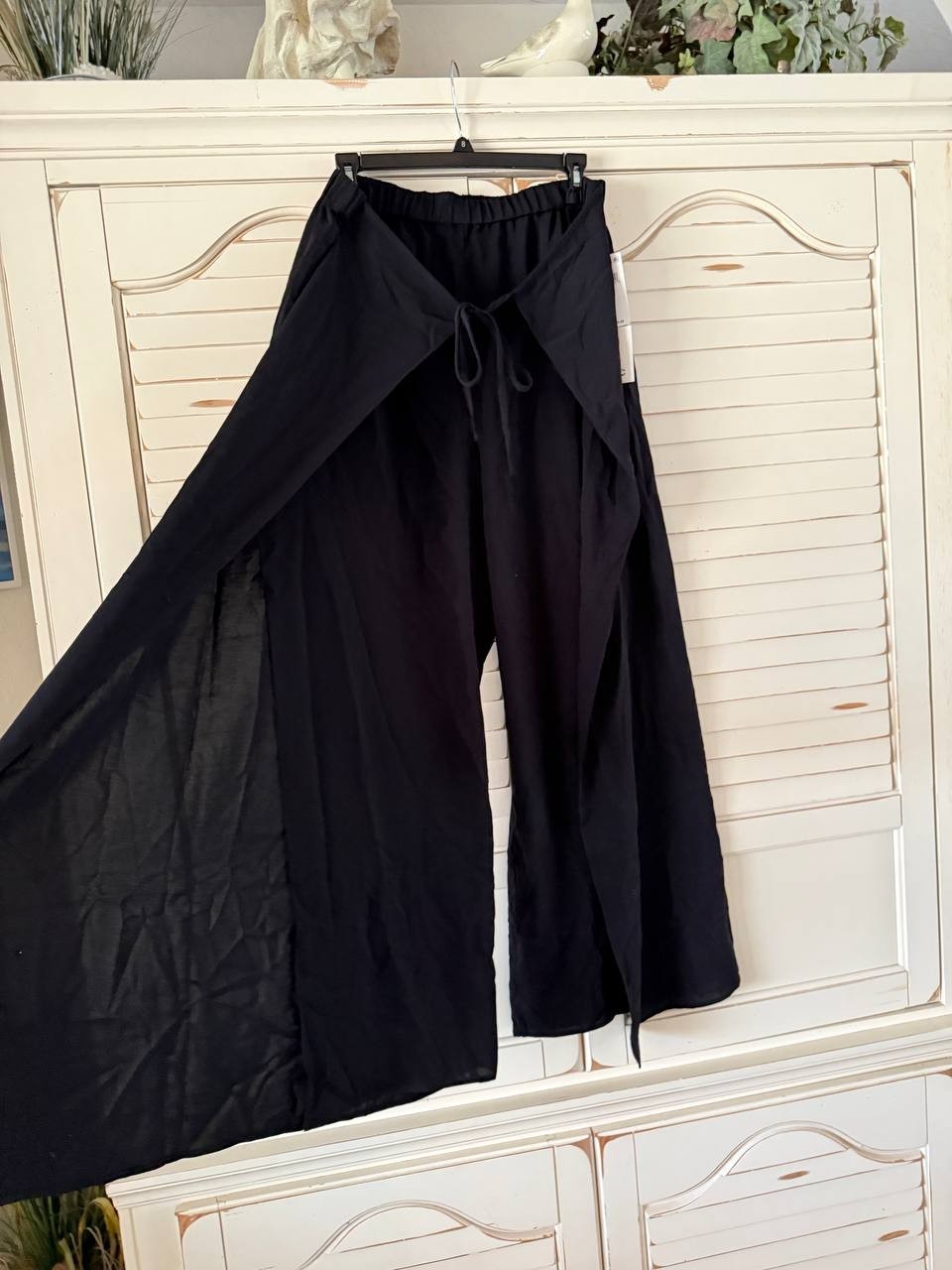 CeCe Flowy Wide Leg Side Zip Pants Black Size L NWT $89 – Chic Comfort