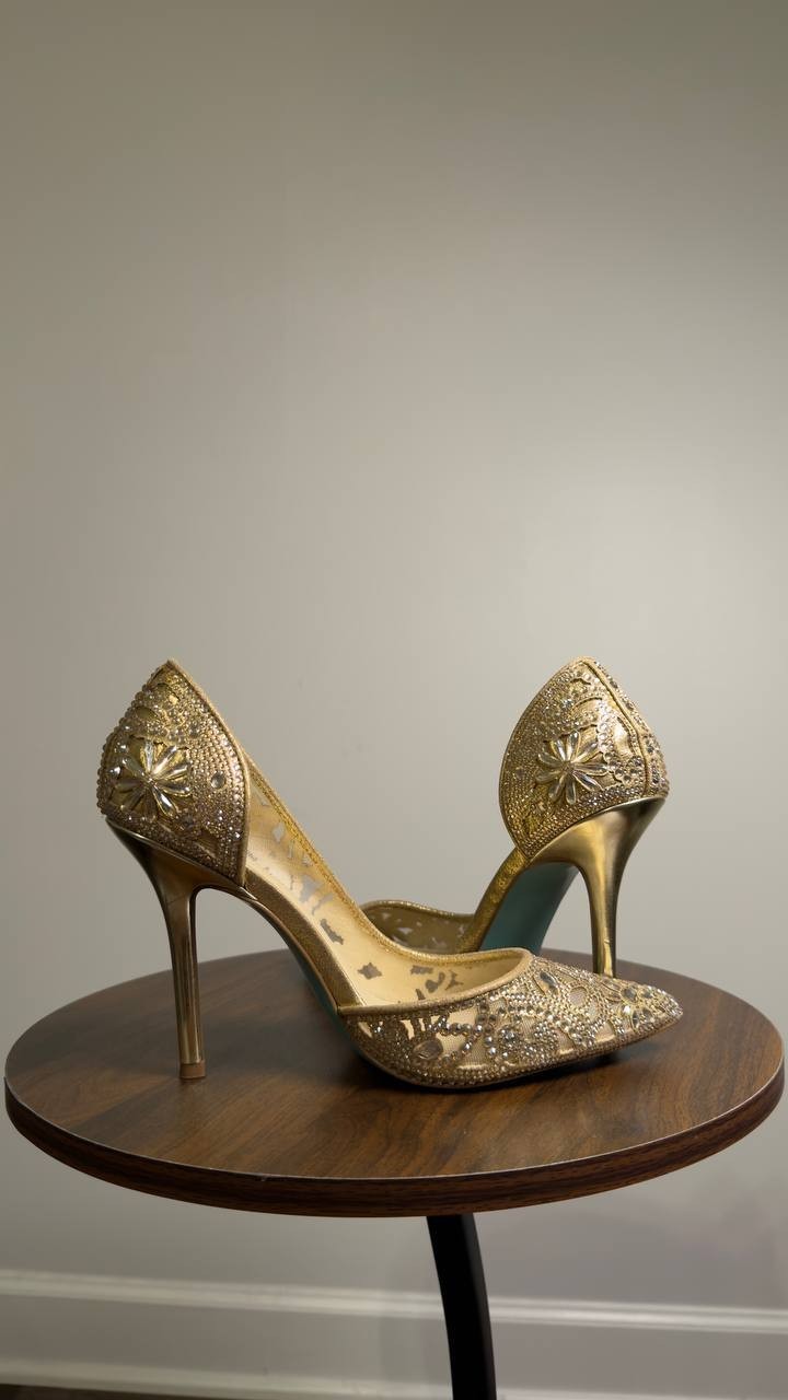 Betsey  Johnson  Chic  Rhinestone  Pumps  Gold  8.5  NWT  $139