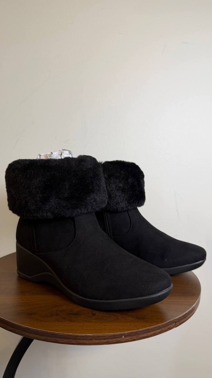 Jones New York Carlyta Cozy Wedge Booties Black 7.5M Microsuede MSRP $89.50 NWB