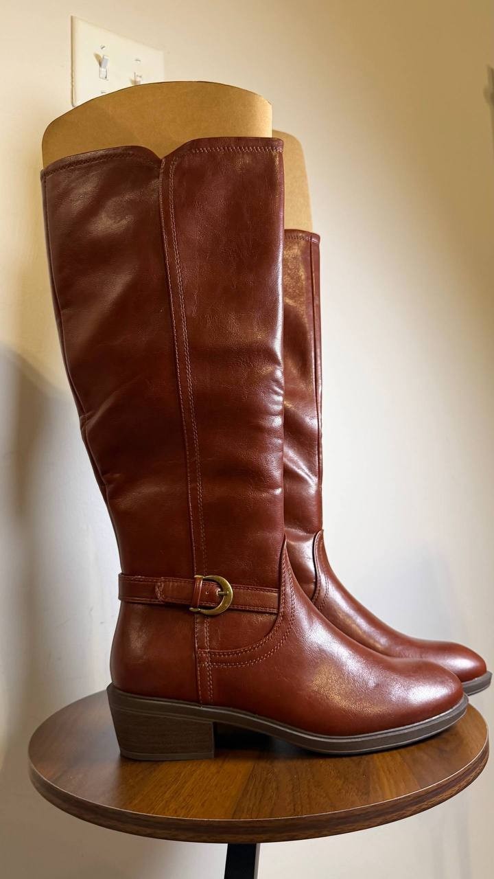 Baretraps Women’s Nena Riding Boots Mahogany 8M Man‑Made MSRP $119 NWB