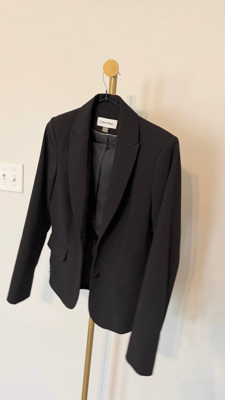 Calvin Klein Black Two‑Button Short Jacket Size 2 NWOT Tailored msrp$129