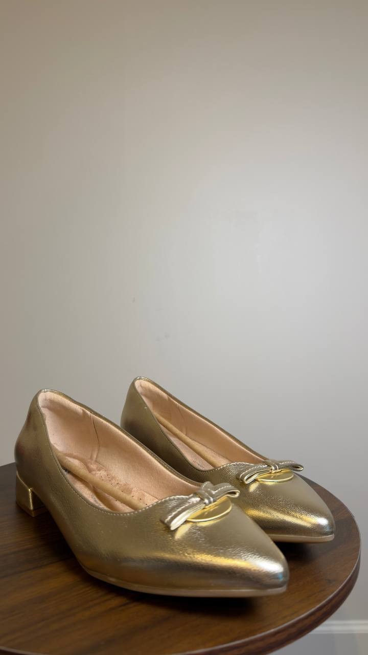 Clarks   Toe  Dress  Flats  Gold  Metallic  9W   New  With  Box  $100