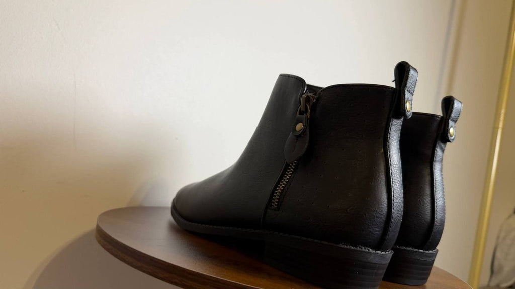 Journee Vegan Leather Zip‑Up Booties 9W Black New in Box MSRP $59.99